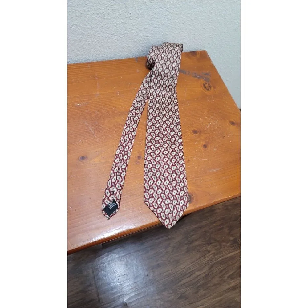 VTG‎ Guitarz Silk Tie Red Paisley Pattern Mens Neckwear USA Made